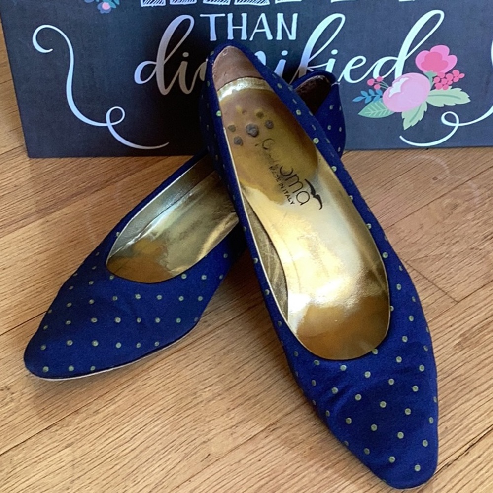 Paloma Italian fabric 1.25” heel in navy with copper polka dots.  Size 8.5M
